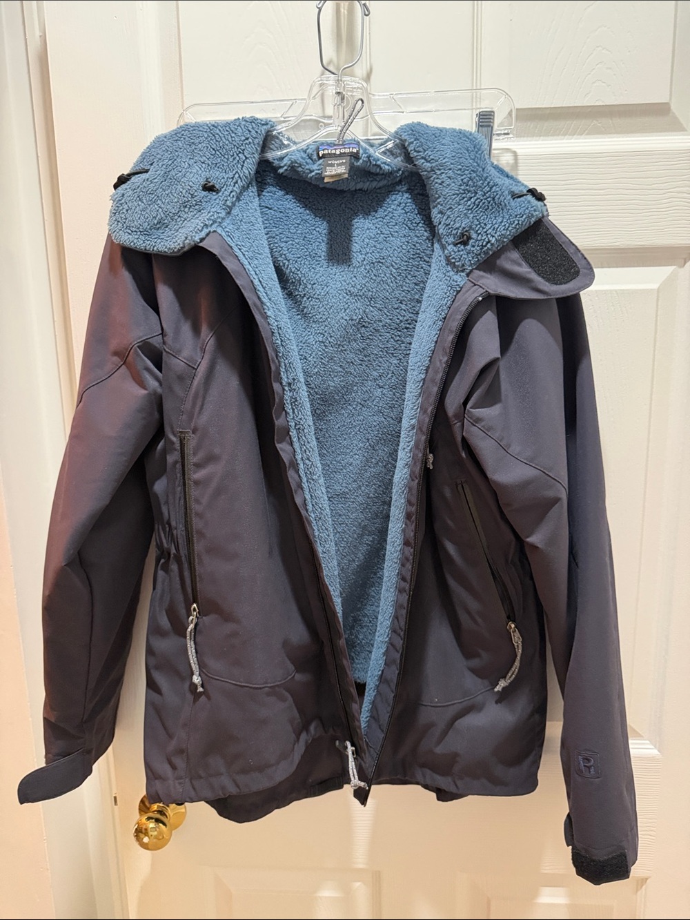 Patagonia Women's Navy Jacket with Light Blue Fleece Lining